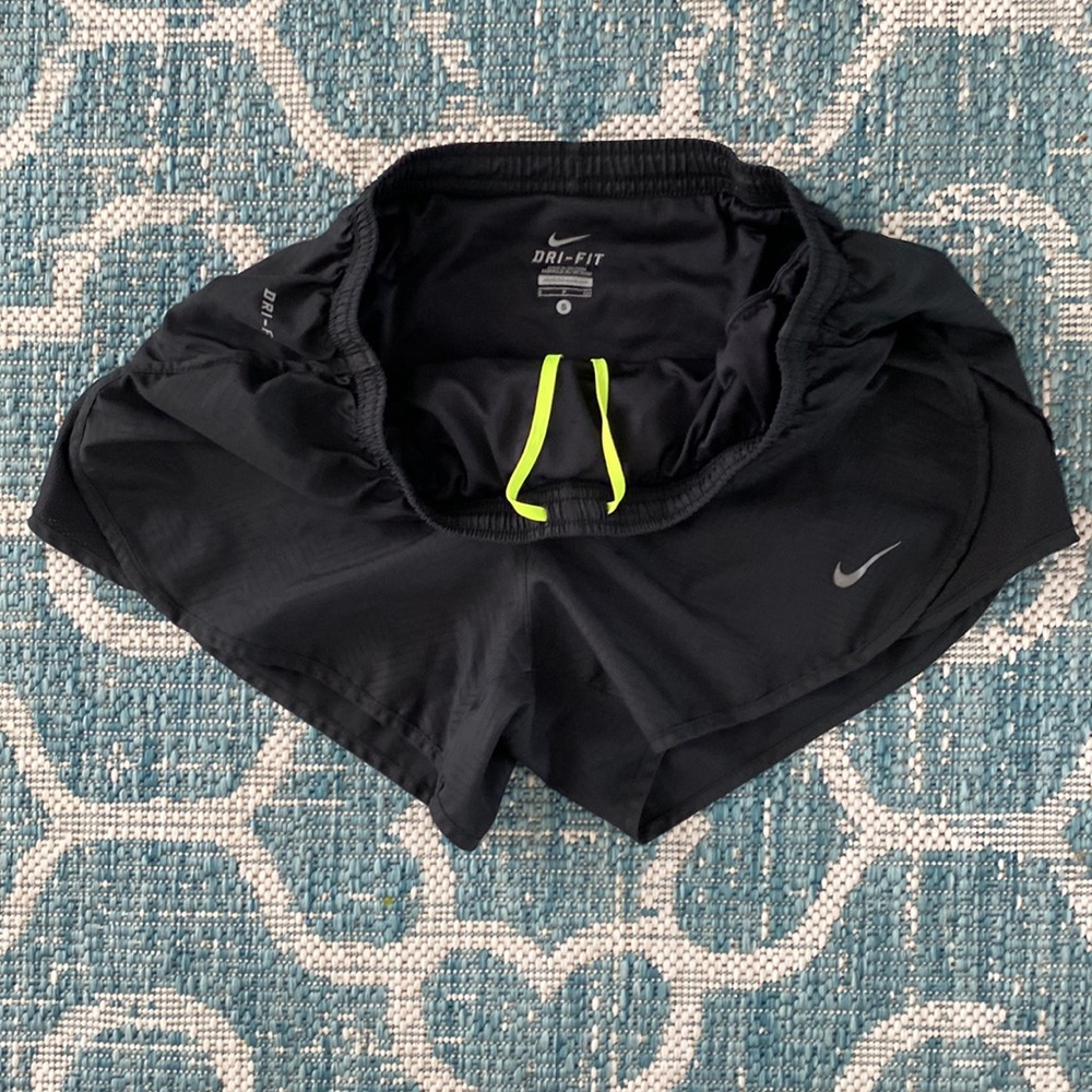 Nike size small woman’s athletic shorts - Picture 2 of 9